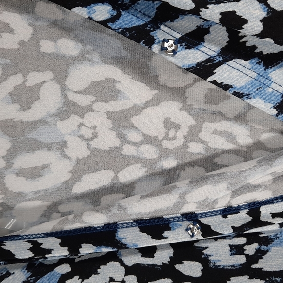 NWT SLIM FACTOR BY INVESTMENTS  black, white and blue blouse Sz M - Picture 7 of 13